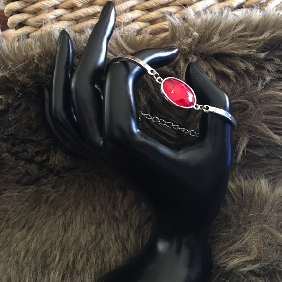 Silver tone faceted oval cut faux ruby bracelet - Picture 2 of 7